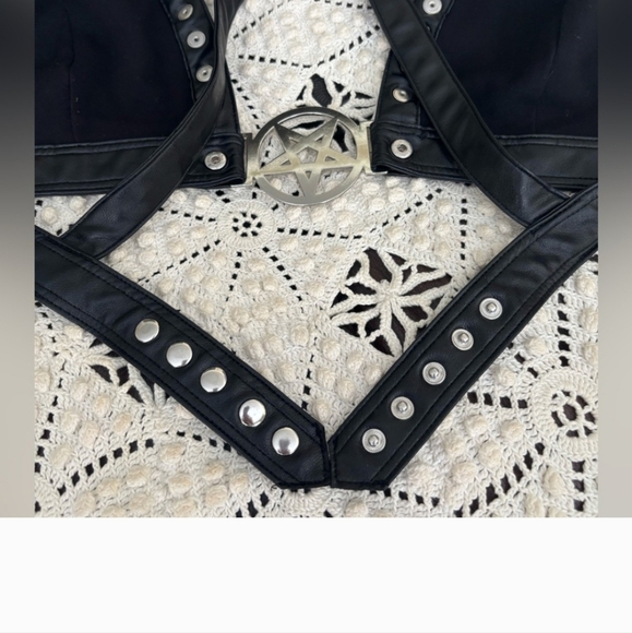 ***SOLD***KILLSTAR NWOT Black Strappy Pentagram Halter Top. XL - Picture 8 of 11